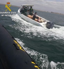 Hachís incautado a siete millas de Isla Cristina (Huelva).