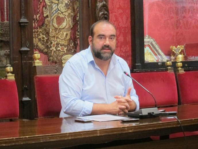 El portavoz de IU en el Ayuntamiento de Granada, Francisco Puentedura.