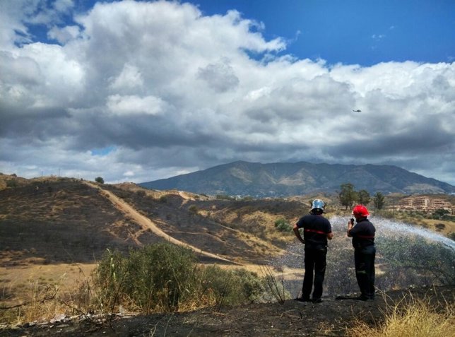 Incendio en Mijas cerca de un colegio