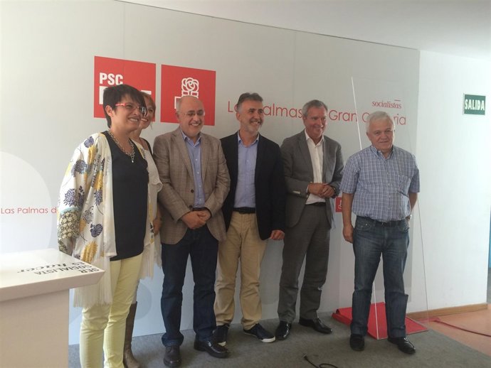 Antonio Morales (NC) y Ángel Víctor Torres (PSOE) en el centro