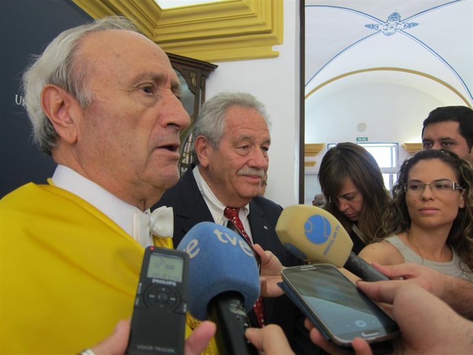 Doctor Pedro Guillén y recién nombrado Doctor Honoris Causa, Stephen P. Abelow