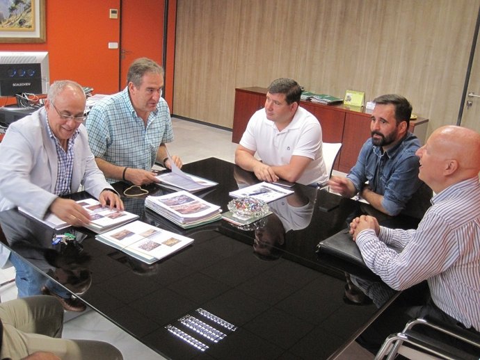 Firma del acta de recepción de las obras de sellado de vertederos.