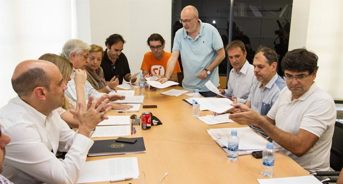 Echávarri y Pavón, en primer término, y Bellido, tercero, por la derecha