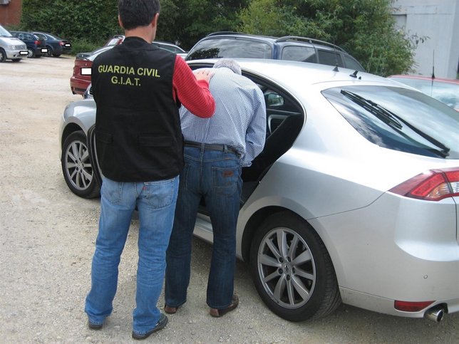 Vecino de Muros detenido por atropellar a un peatón y fugarse.