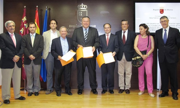 Firma del convenio para la organización de los Premios de Obra Civil
