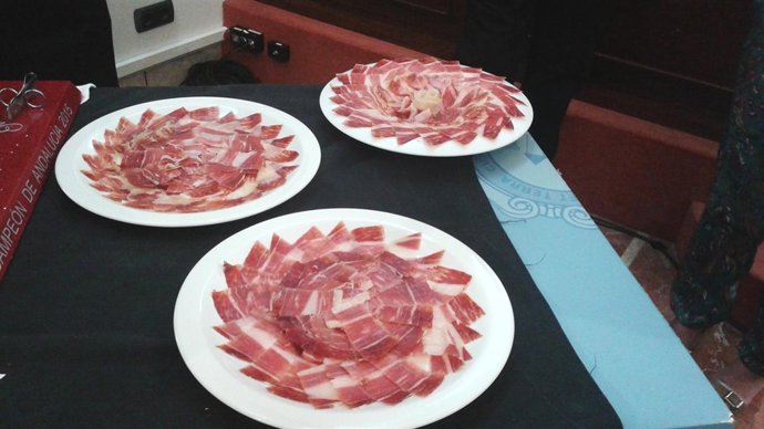 Platos de jamón. 