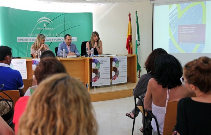 Presentación guía ayuda a familias de adolescentes víctimas de maltrato