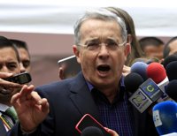 Uribe a Santos: "la paz no es la entrega del país al terrorismo"