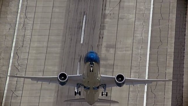Boeing 787-9 despegando verticalmente