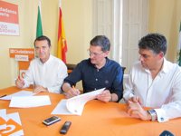 24M.- PSOE y C's firman el acuerdo de investidura para afianzar a los candidatos de Cuevas y la capital