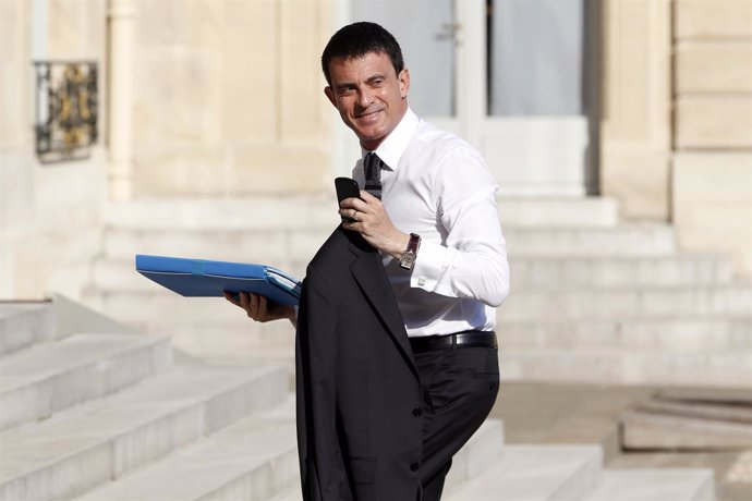 El primer ministro de Francia, Manuel Valls, llegando al Elíseo