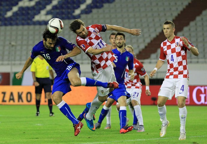 Croacia aguanta en cabeza tras empatar con Italia