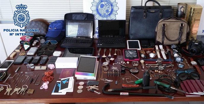 Algunos de los efectos intervenidos en la operación policial