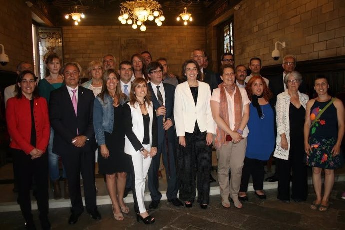 Los concejales del nuevo Ayto.De Girona, con C.Puigdemont (CiU)