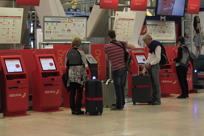 Aeropuerto de Barajas, turismo, turistas, viajeros, viajes, avión, AENA.