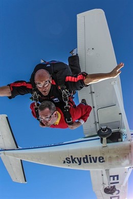 Práctica del deporte del paracaidismo