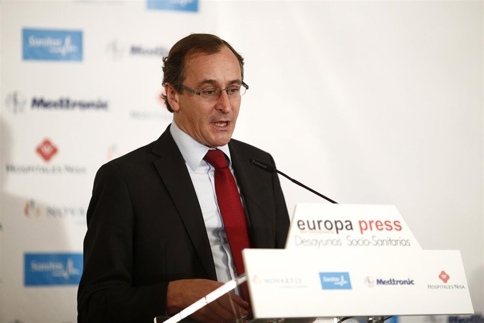 El ministro de Sanidad, Alfonso Alonso, en los Desayunos de Europa Press