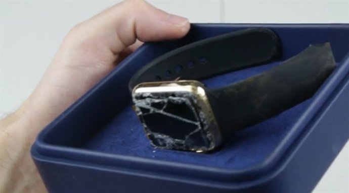 Apple Watch Gold Edition destruido