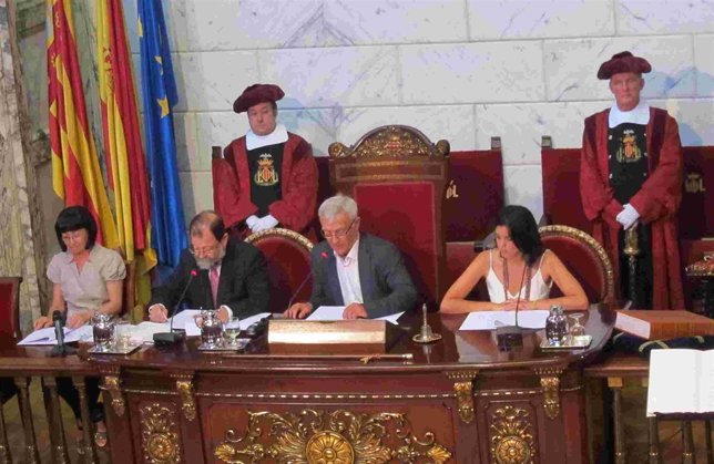 Joan Ribó preside el pleno en la constitución del nuevo Ayuntamiento 