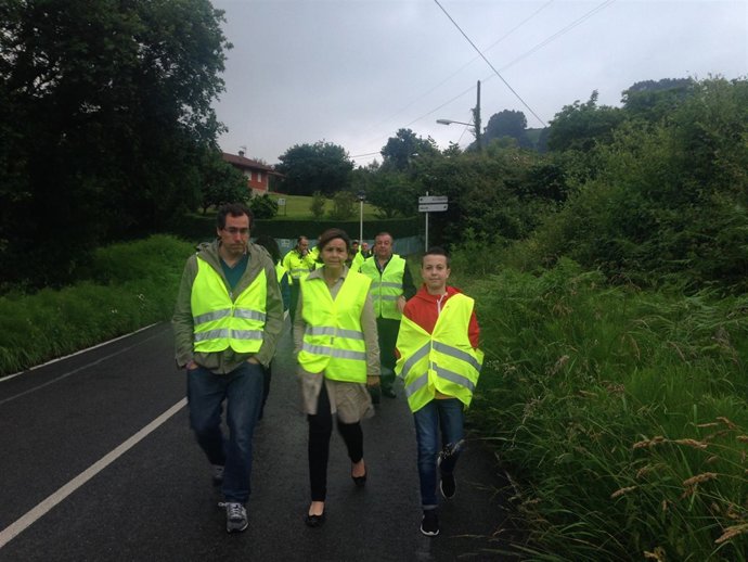 Carmen Moriyón acompaña al niño de Fano al colegio