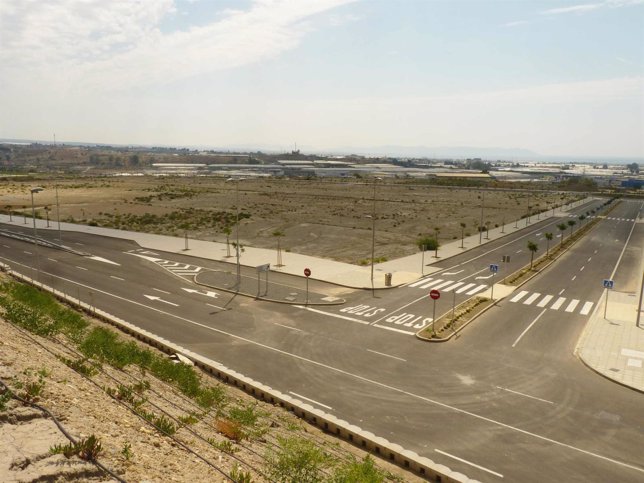 Suelo para el parque comercial de medianas superficies en Almería