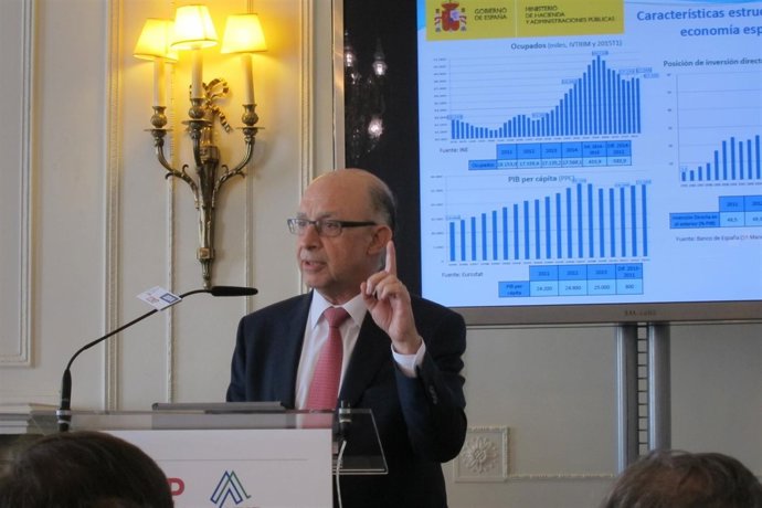 El ministro de Hacienda, Cristóbal Montoro, en Santander