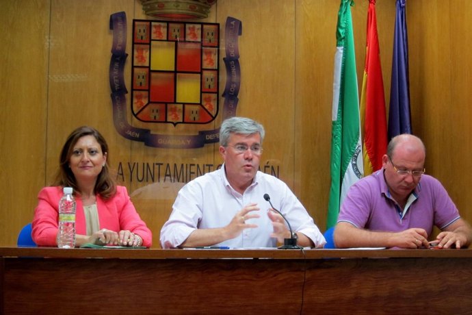 Chamorro, Fernández de Moya y Márquez informan sobre el nuevo gobierno local.