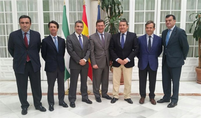 Antonio Sanz se reúne con miembros de Cesur.