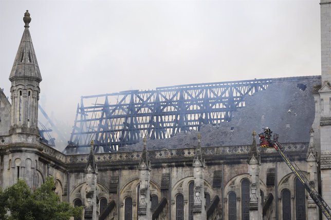 Incendio en la Basílica de Saint Donatien en Nantes