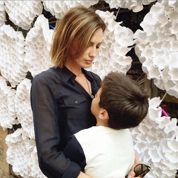 Nieves Alvárez felicita a su hijo Adriano