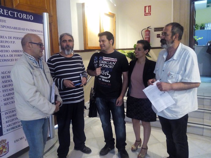 El PSOE con los responsables vecinales del Polígono del Valle
