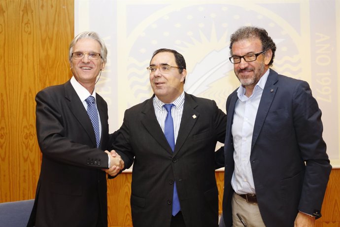 Firma de convenio para la cátedra 'El Roble' de la UPO