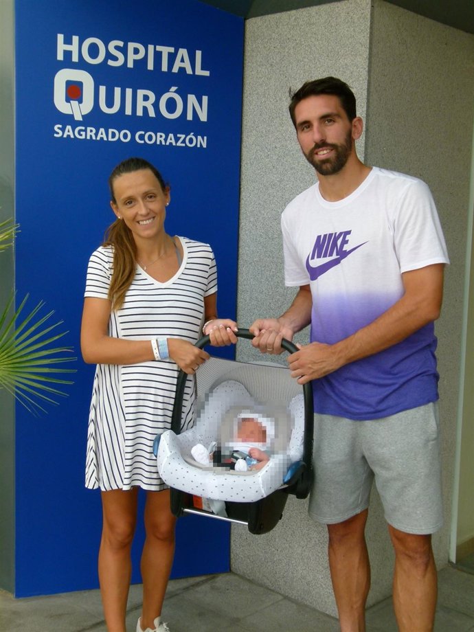 Jordi Figueras y su mujer, padres de su segundo hijo