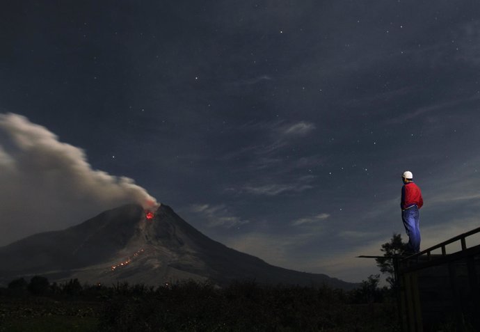 Volcán del monte Sinabung incrementa su actividad
