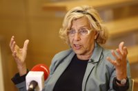 Carmena baraja que sean cooperativas de madres las que limpien en los colegios