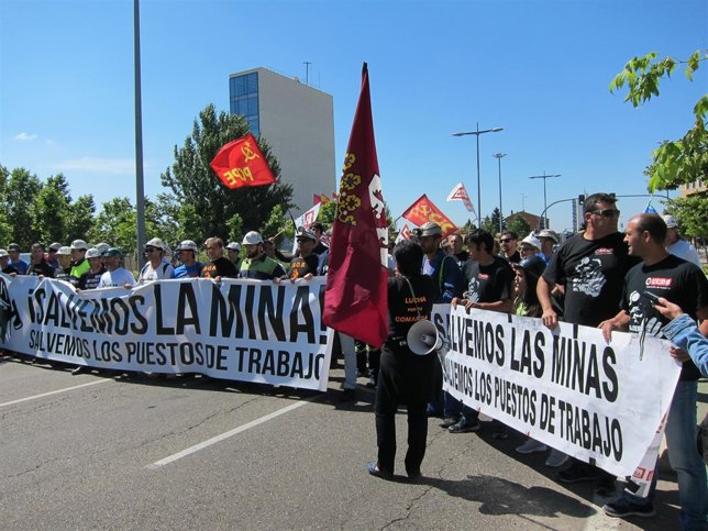 Manifestación de los mineros en la Avenida de Salamanca de Valladolid