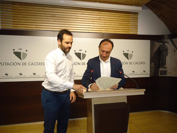 Firma convenio Diputación de Cáceres y Fexas