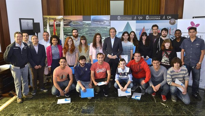 Entrega diplomas alumnos