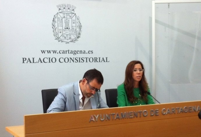 El alcalde del municipio, José López, y la vicealcaldesa, Ana Belén Castejón