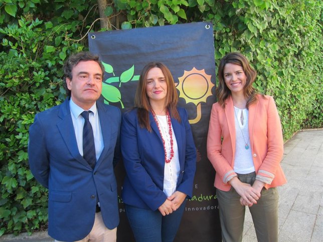 Jorge Prieto, Elisa Cruz y Mónica Barroso en la asamblea del cluster de turismo