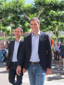 Pedro Sánchez con el alcalde de Alcalá de Henares