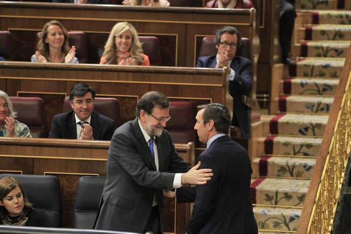 Rafael Hernando y Rajoy en el Congreso