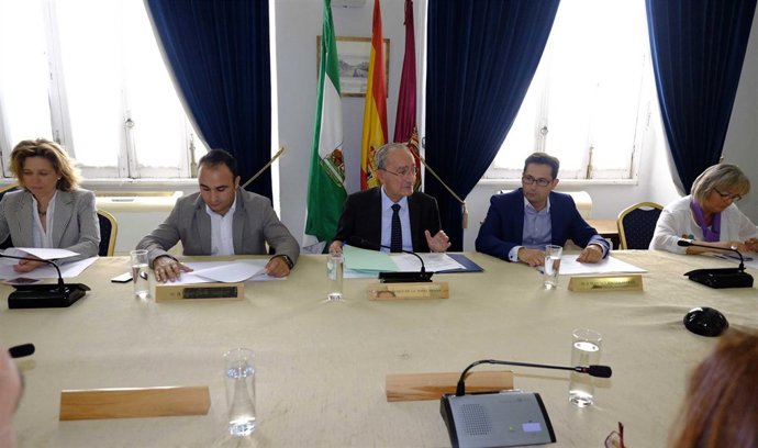 Elvira Maeso, Cortés, De la Torre, Pomares y Porras en junta de gobierno local