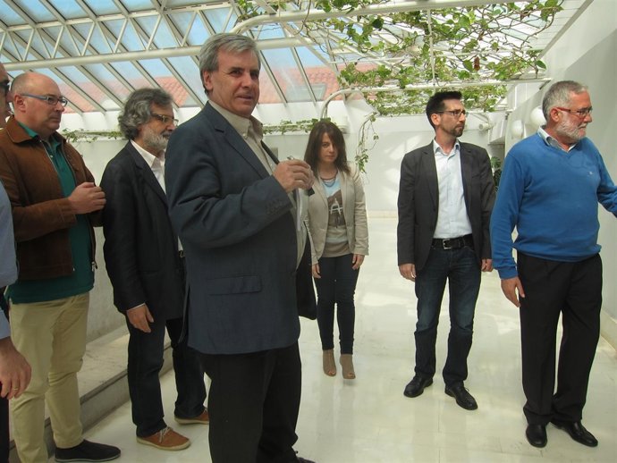 Representantes del PSOE y el PRC a la entrada de la reunión