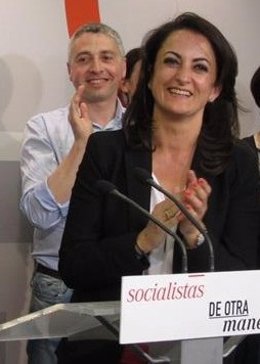 Concha Andreu, en primer plano, y Francisco Ocón, detrás, en la noche electoral