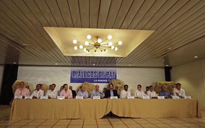Mesa de negociaciones de los diálogos de paz en La Habana.
