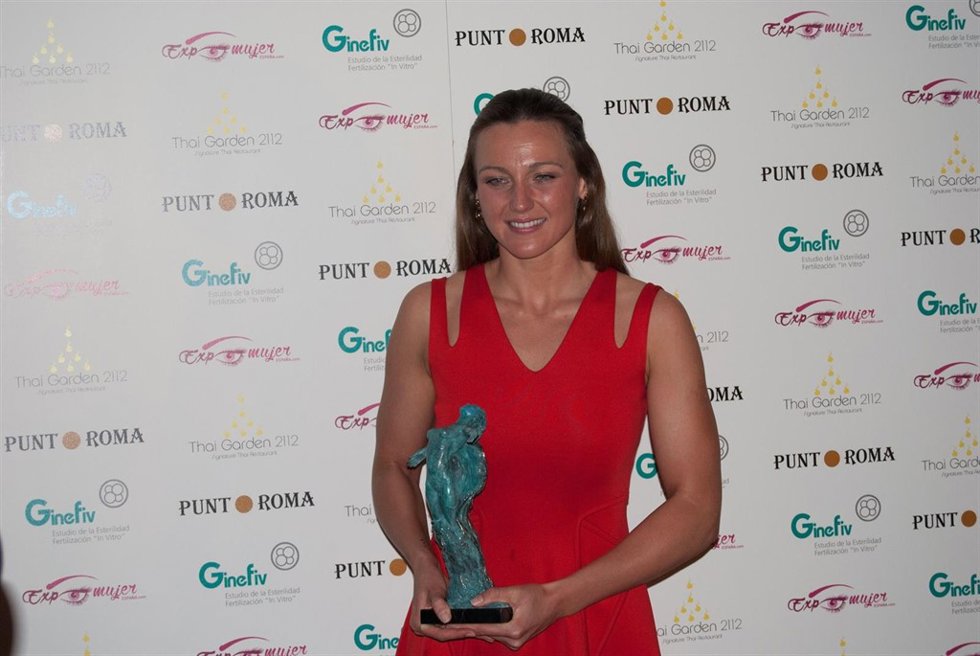 Melani Costa recibe el premio 'Mujer Excepcional 2015'