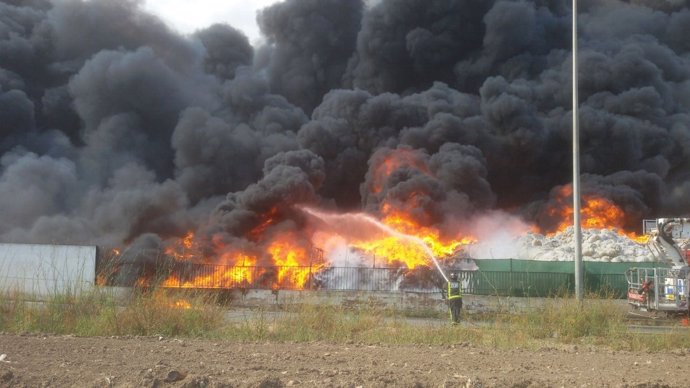 Incendio en una fábrica de Torre Pacheco