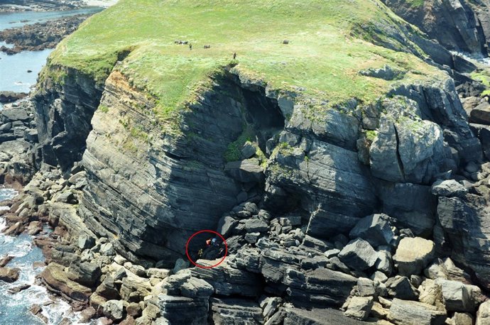 Rescate marítimo a un mariscador en Gozón