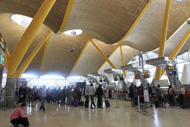 Aeropuerto de Barajas, turismo, turistas, viajeros, viajes, avión, AENA.